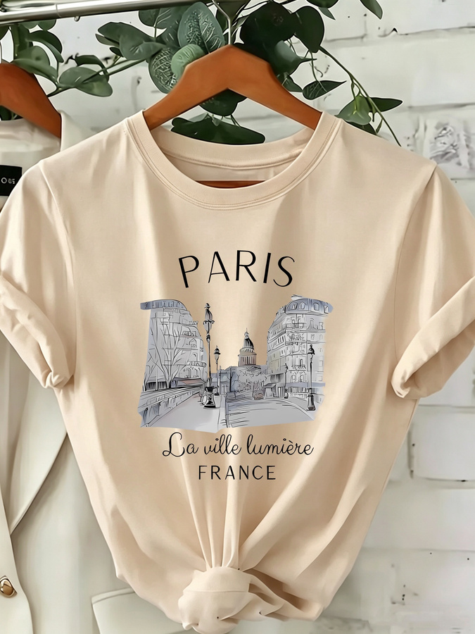 Street Fashion Trends 2025 - Kaos Lengan Pendek Model Kasual dengan