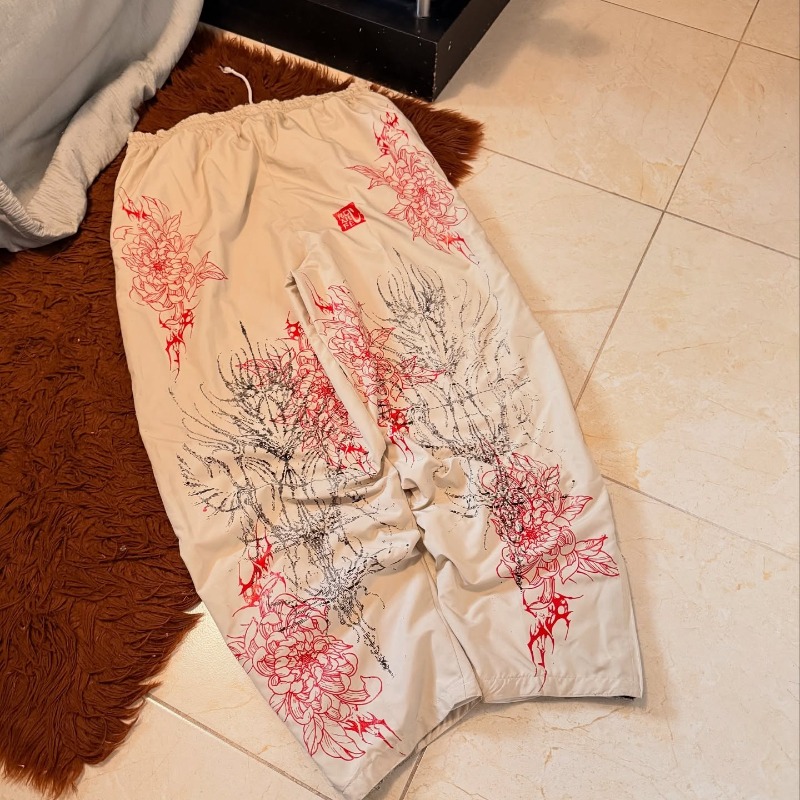 Street Fashion In Japanese - Celana Kargo Kaki Lebar Kasual Gambar